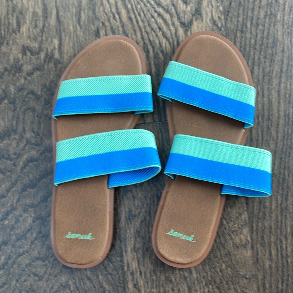Sanuk sandals, never worn